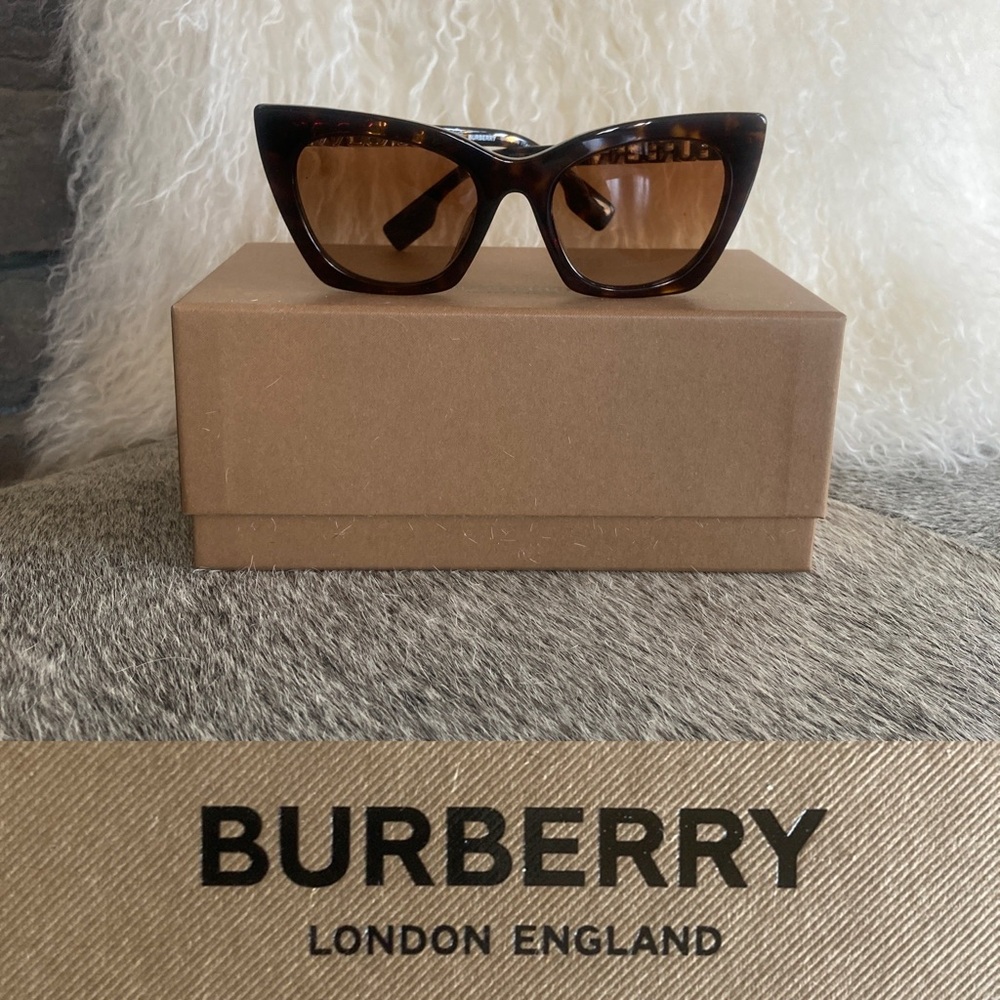 BURBERRY Logo Detail Cat Eye Frame Sunglasses Tortoiseshell